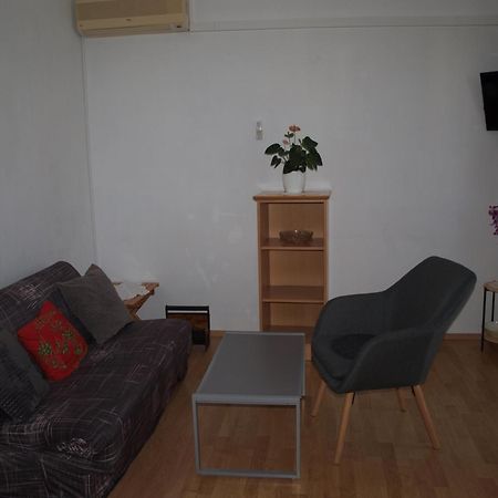 Rooms With A Parking Space Krk - 13553 Vrh  Zewnętrze zdjęcie