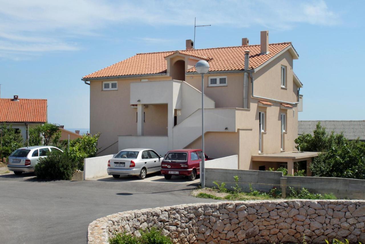 Rooms With A Parking Space Krk - 13553 Vrh  Zewnętrze zdjęcie
