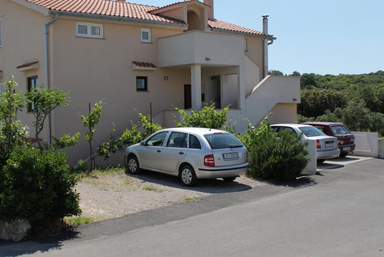 Rooms With A Parking Space Krk - 13553 Vrh  Zewnętrze zdjęcie