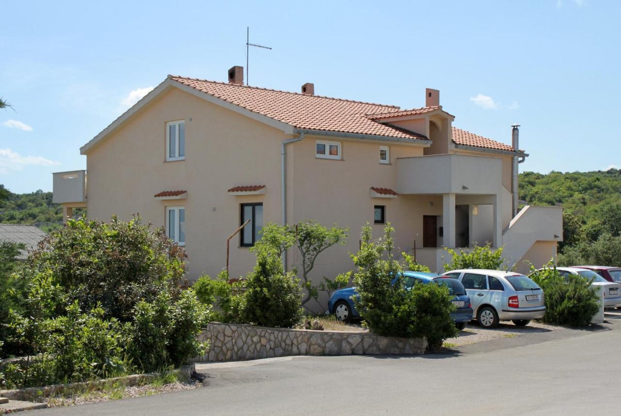 Rooms With A Parking Space Krk - 13553 Vrh  Zewnętrze zdjęcie