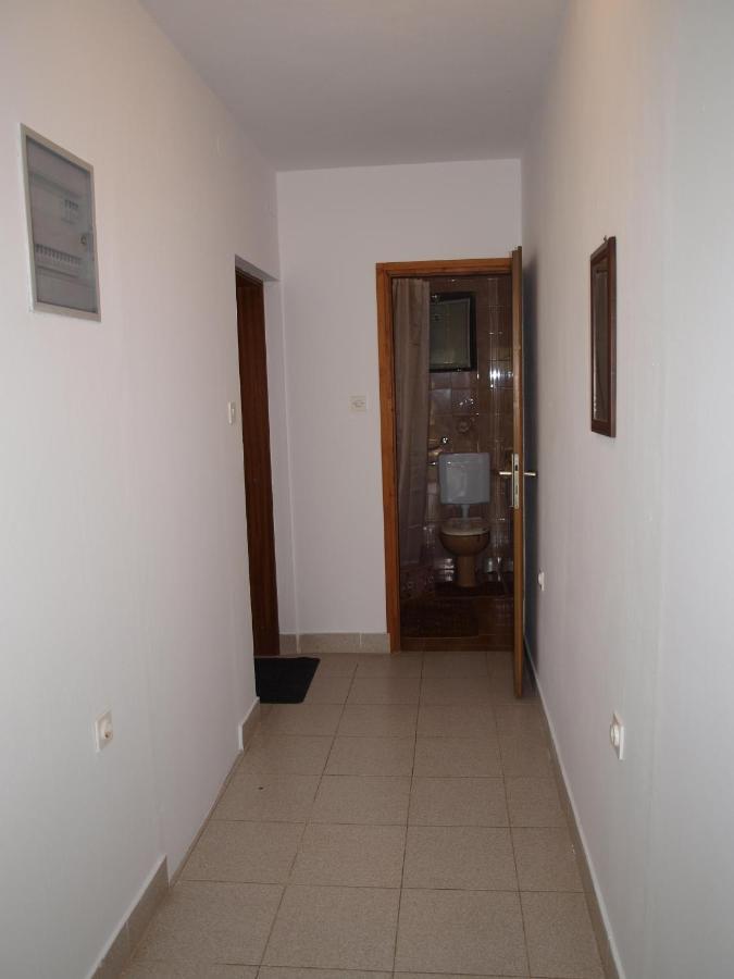 Rooms With A Parking Space Krk - 13553 Vrh  Zewnętrze zdjęcie