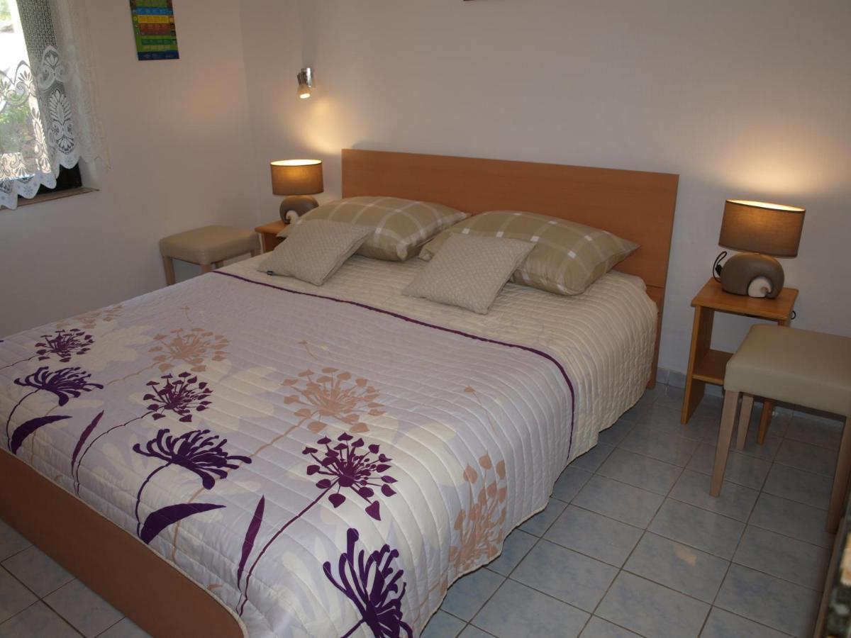 Rooms With A Parking Space Krk - 13553 Vrh  Zewnętrze zdjęcie