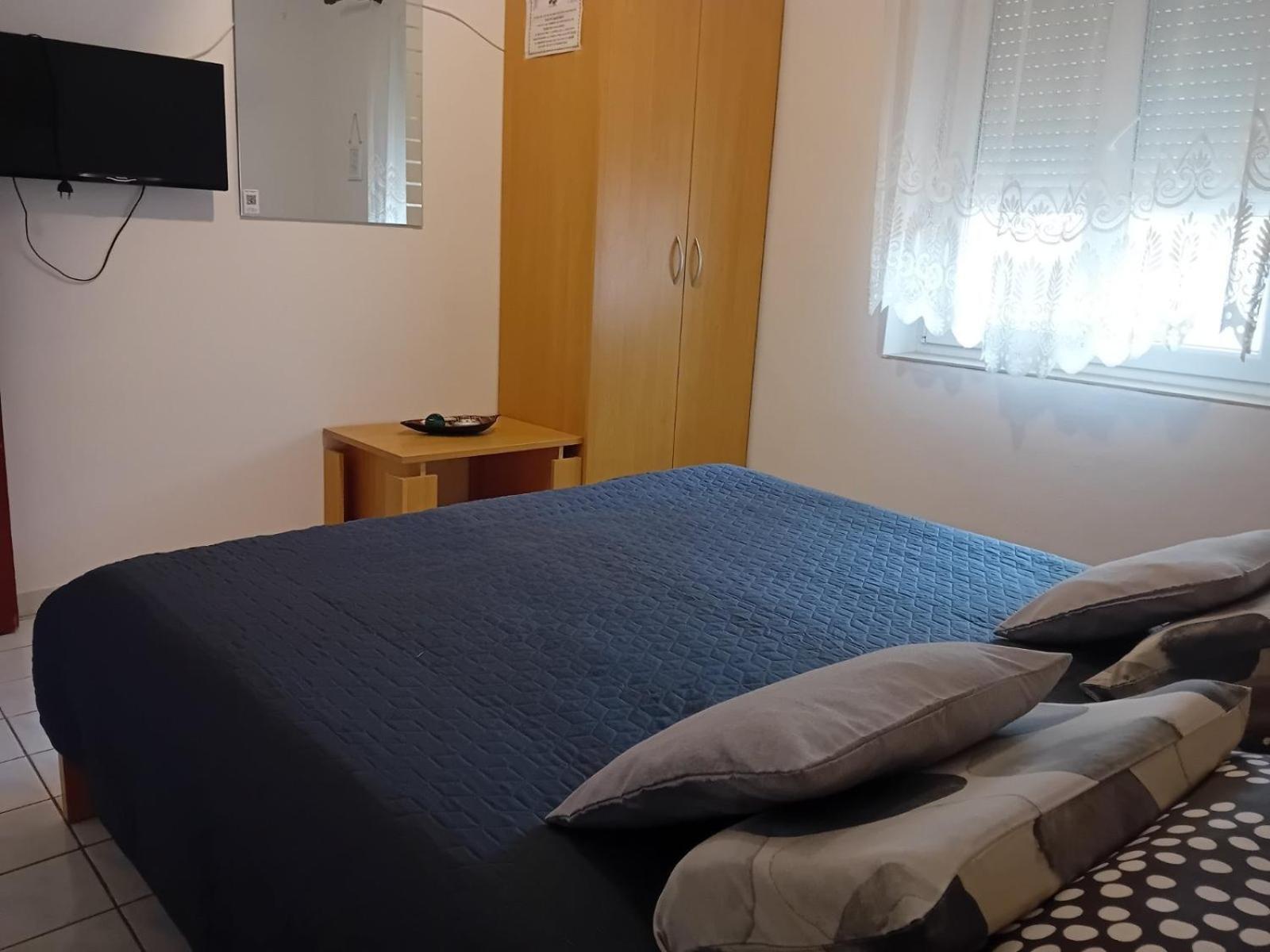 Rooms With A Parking Space Krk - 13553 Vrh  Pokój zdjęcie